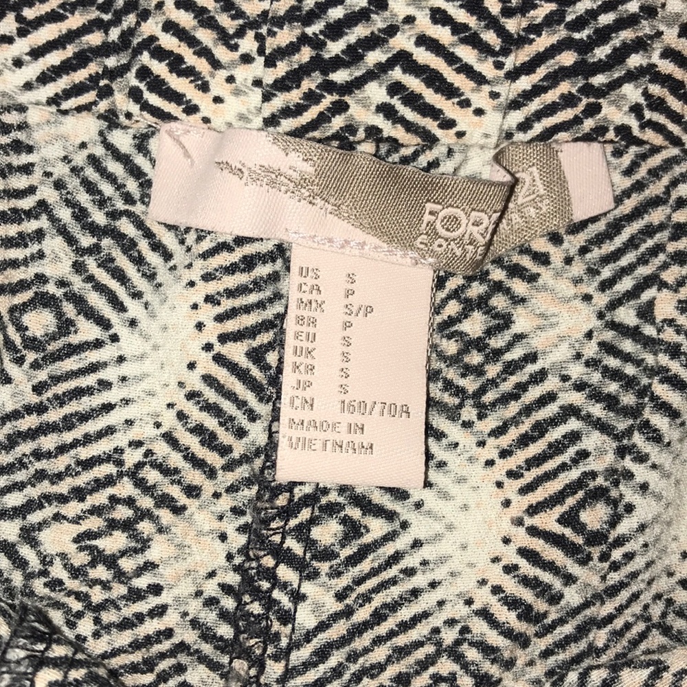 Forever 21 patterned shorts - Picture 3 of 6